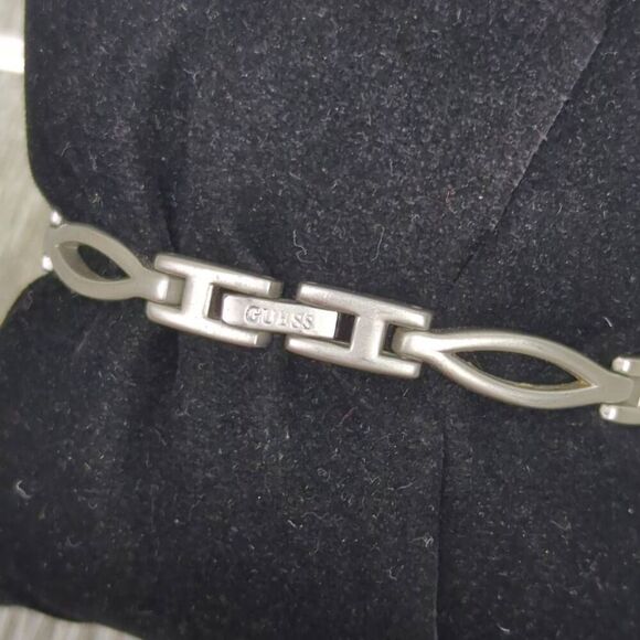 Vintage Guess Womens Silver Tone Chain Link Fashion Watch Blue Face 6.25" Long - Picture 4 of 8